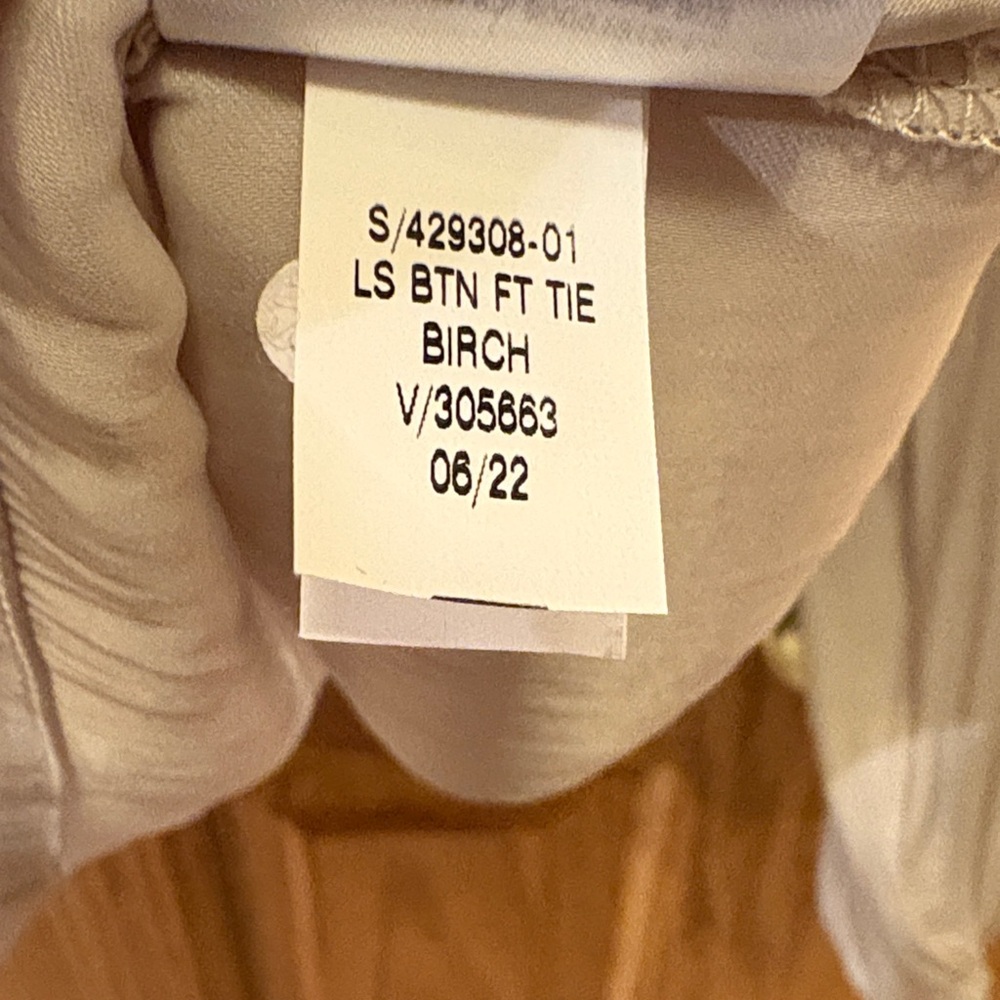 GAP Women's Elegant Cream Button-Down Blouse - Picture 7 of 7